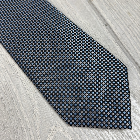 100% Silk tie, Men’s IZOD, Metallic square shapes - Picture 4 of 7